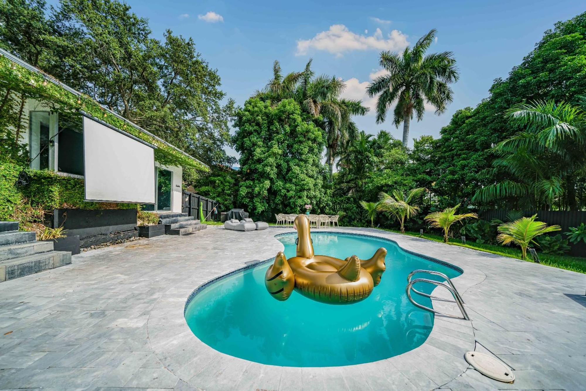 New Villa Jungle Paradise Heated Pool Bbq Soccer Miami Exterior photo